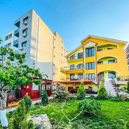 Vila Orange Hotell Năvodari Exteriör bild