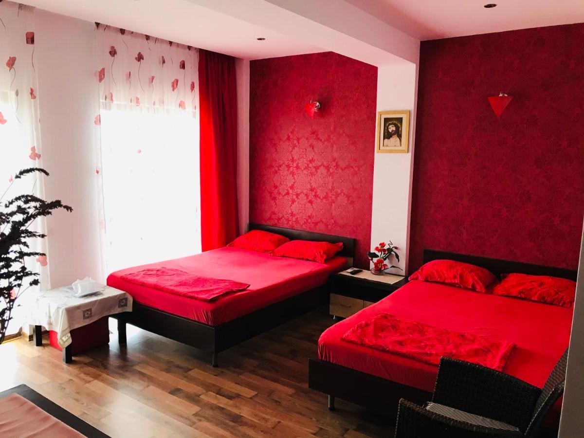 Vila Orange Hotell Năvodari Exteriör bild
