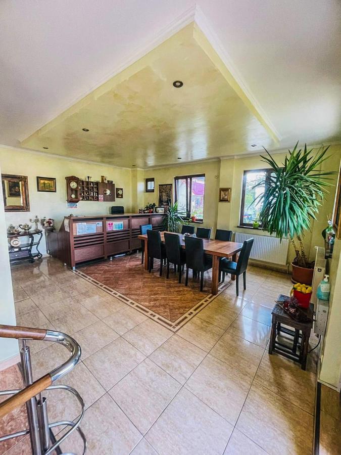 Vila Orange Hotell Năvodari Exteriör bild