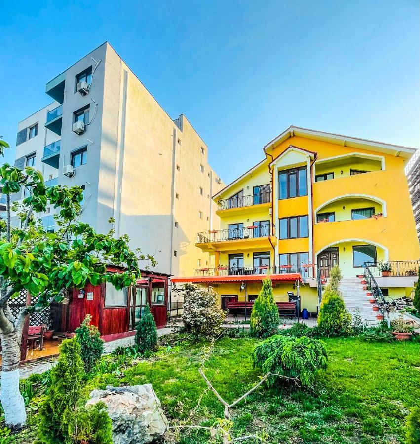 Vila Orange Hotell Năvodari Exteriör bild