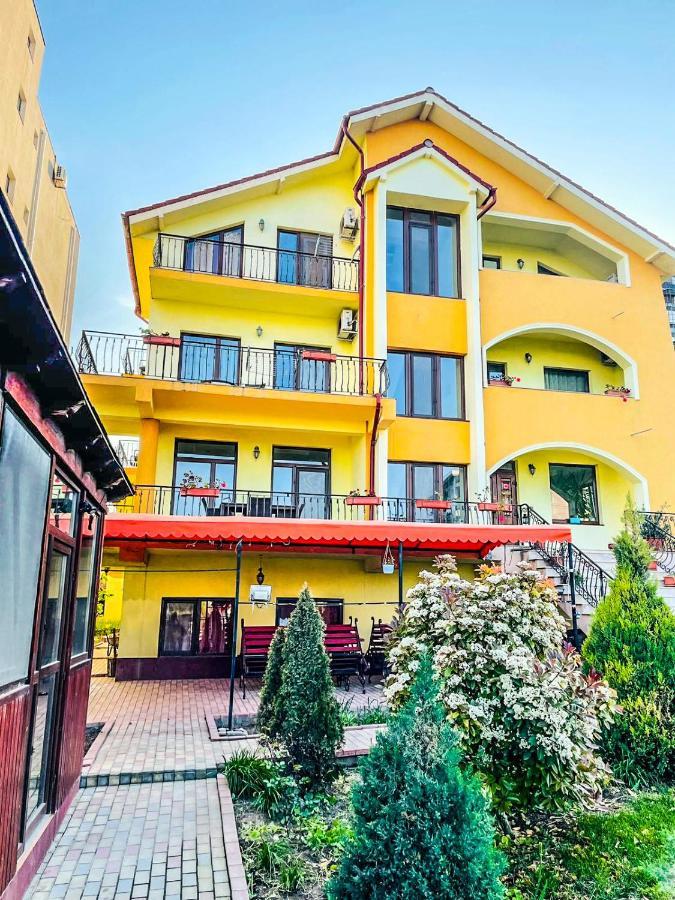 Vila Orange Hotell Năvodari Exteriör bild