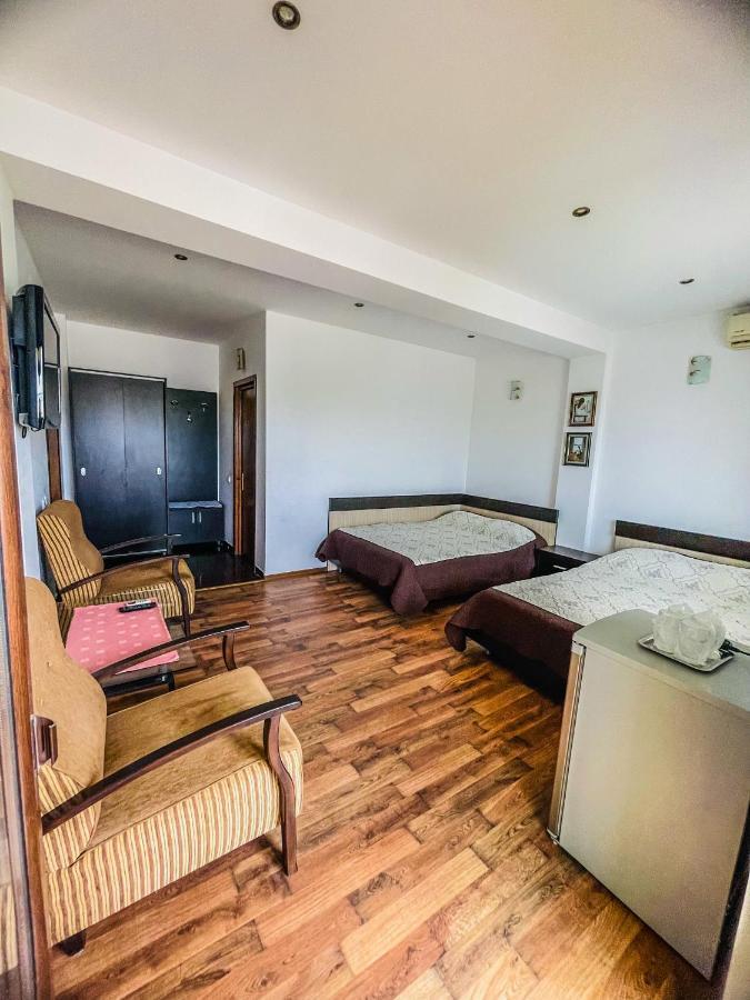 Vila Orange Hotell Năvodari Exteriör bild