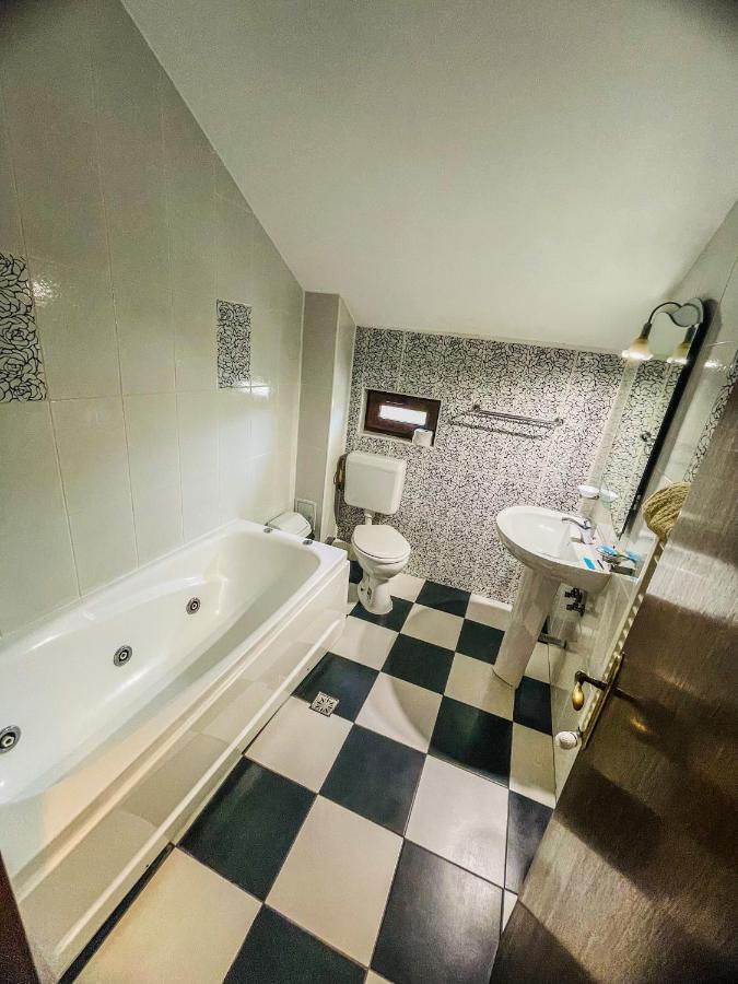 Vila Orange Hotell Năvodari Exteriör bild