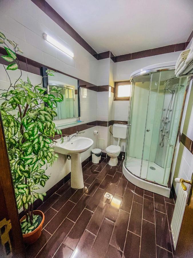 Vila Orange Hotell Năvodari Exteriör bild