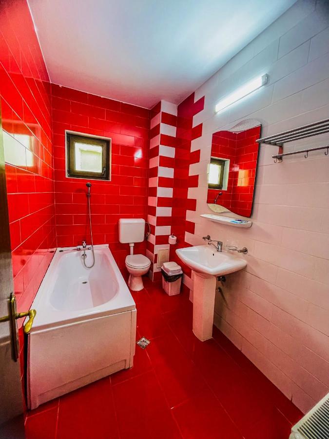 Vila Orange Hotell Năvodari Exteriör bild