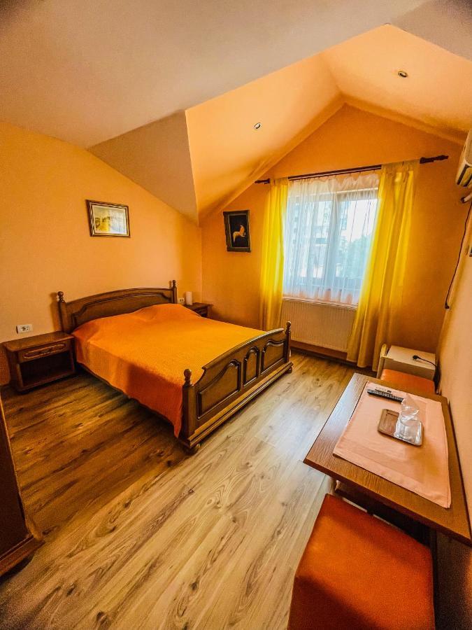 Vila Orange Hotell Năvodari Exteriör bild