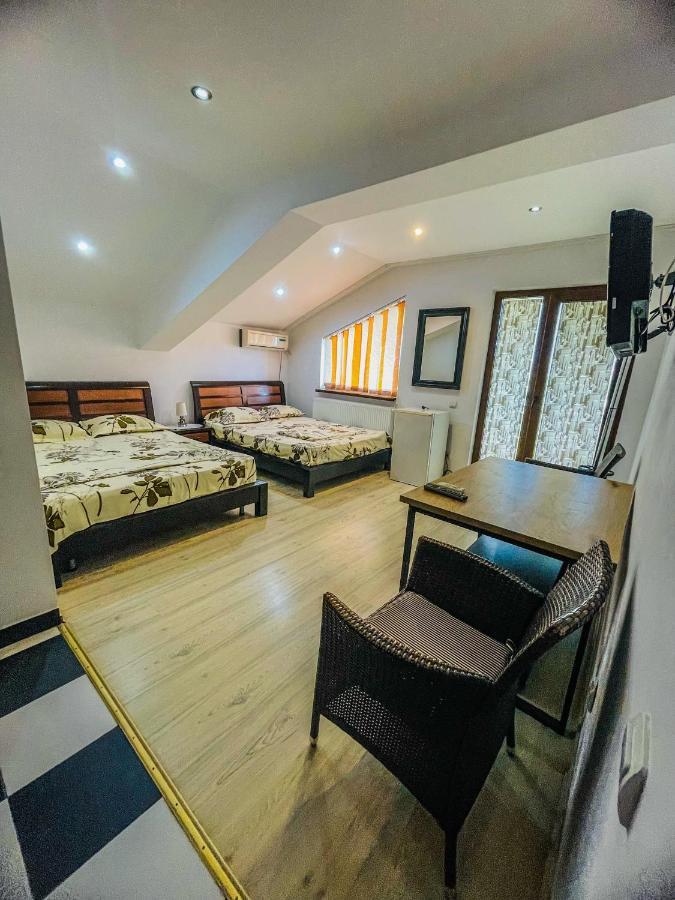 Vila Orange Hotell Năvodari Exteriör bild