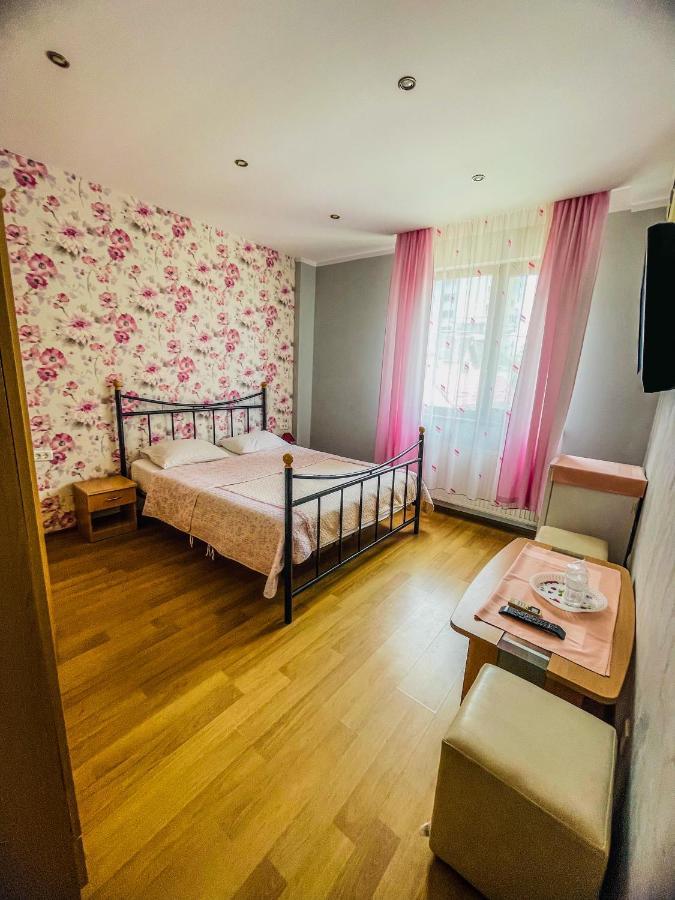 Vila Orange Hotell Năvodari Exteriör bild