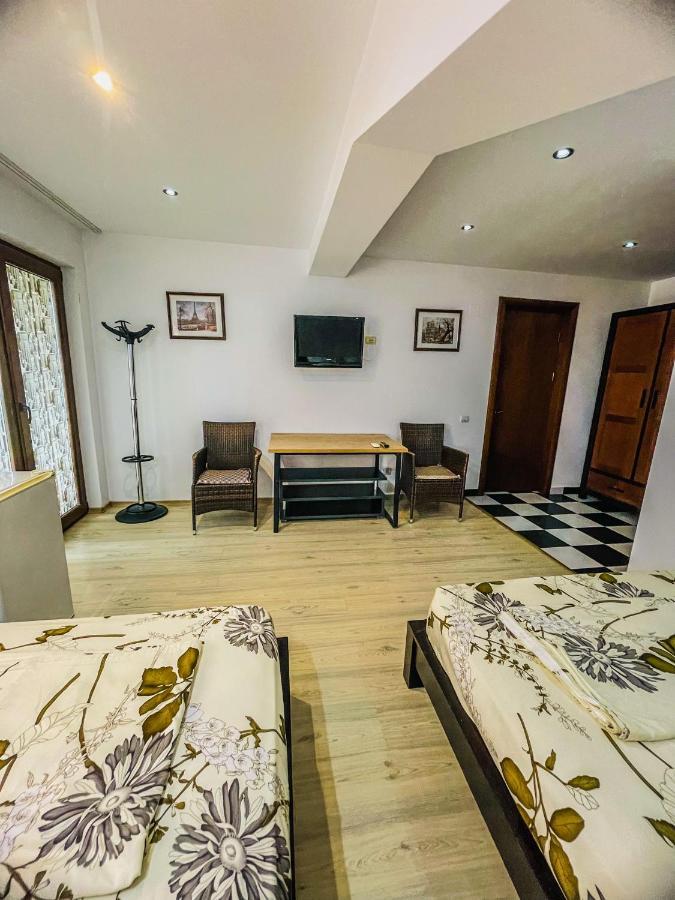 Vila Orange Hotell Năvodari Exteriör bild