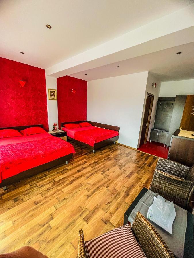 Vila Orange Hotell Năvodari Exteriör bild