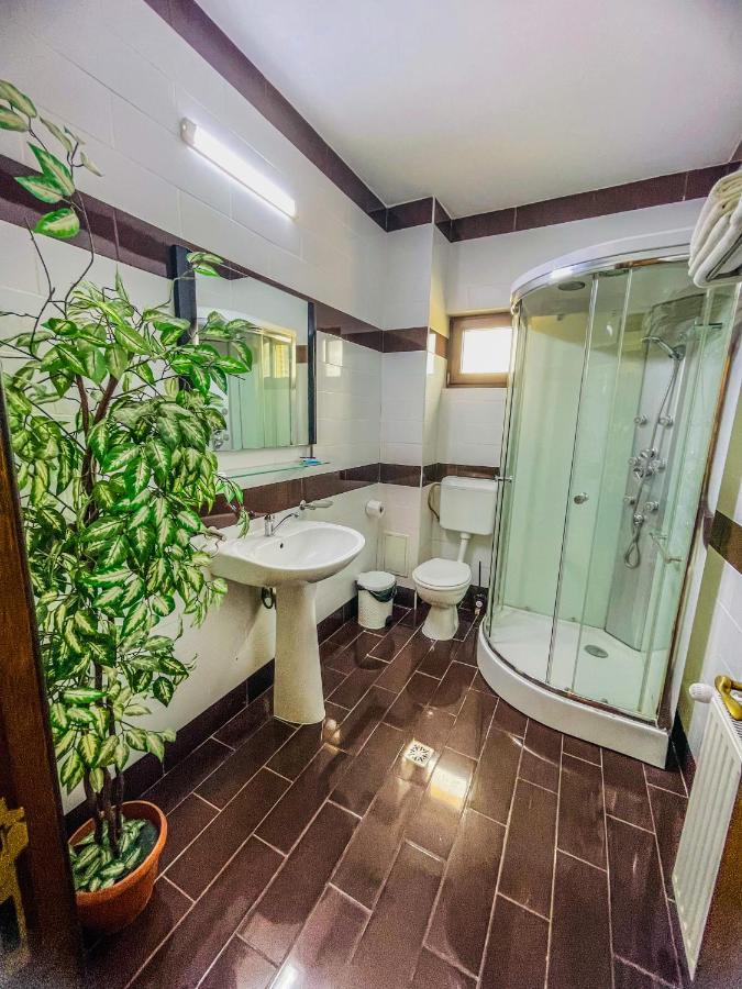 Vila Orange Hotell Năvodari Exteriör bild