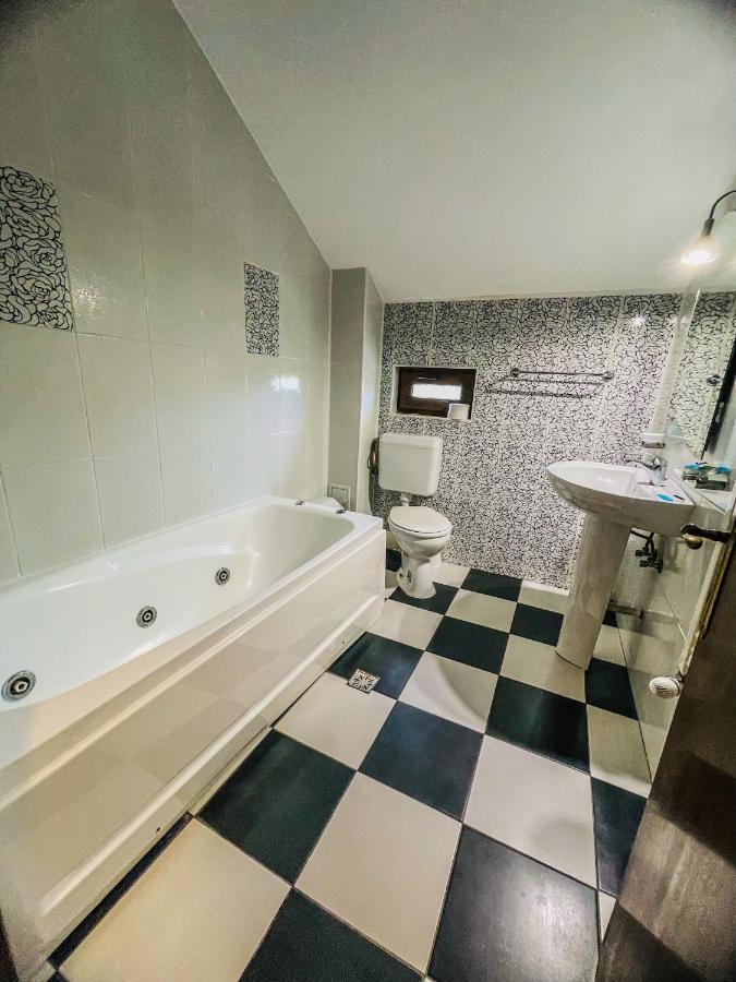 Vila Orange Hotell Năvodari Exteriör bild