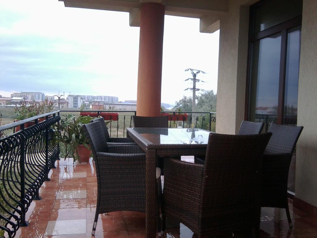 Vila Orange Hotell Năvodari Exteriör bild