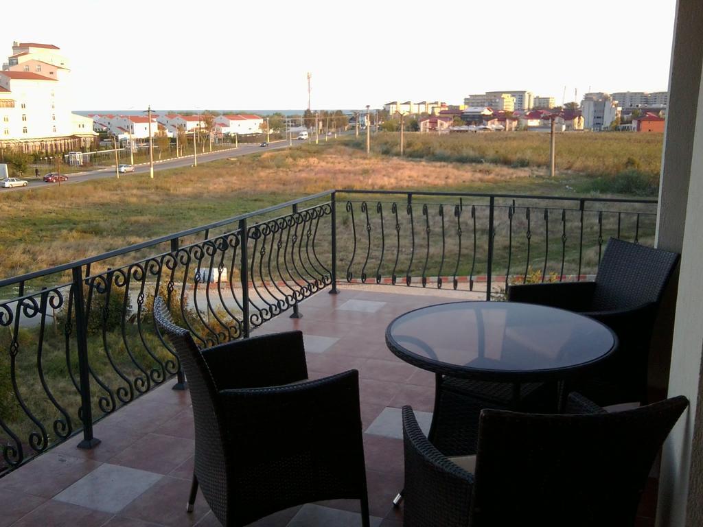 Vila Orange Hotell Năvodari Exteriör bild
